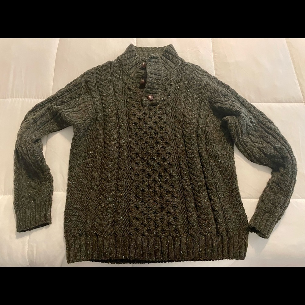 Like new Fisherman’s/Irish sweater. No holes or stains. Smoke free home.